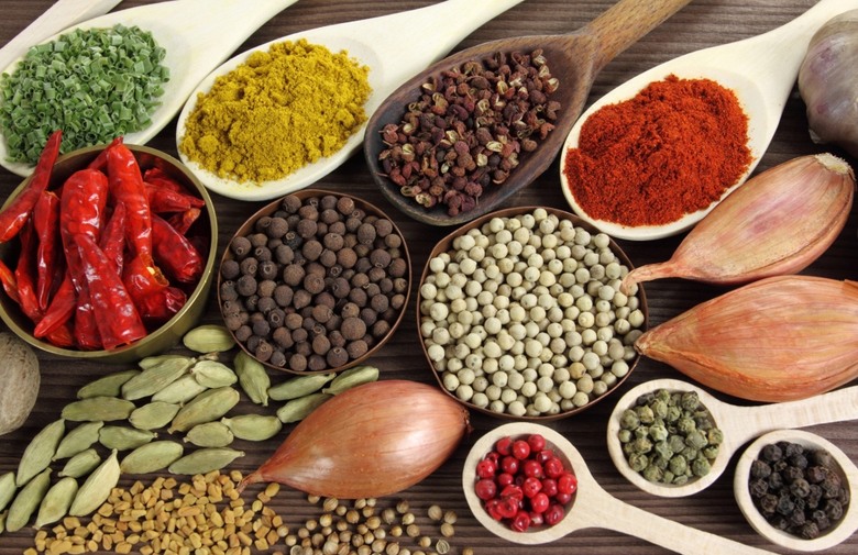   چند ادویه برای حال خوب بانوان  