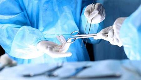 خارج کردن ۴۷ پیچ تیز از معده یک بیمار در کرج+ عکس