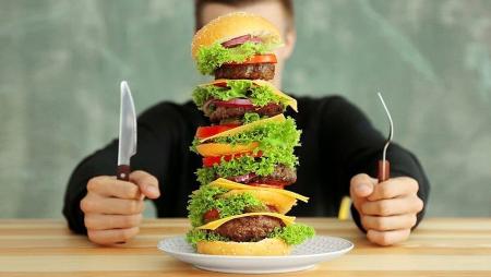 ۷ راهکار برای توقف پرخوری عصبی و مقابله با چاقی شکمی