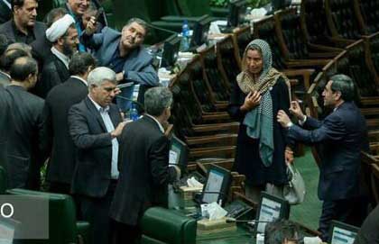 سلفی نمایندگان خارجی با ظریف در مجلس! + عکس