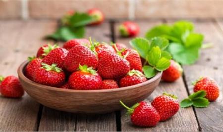 خواص ضدالتهابی و ضدباکتریایی این میوه سرخ رنگ 
