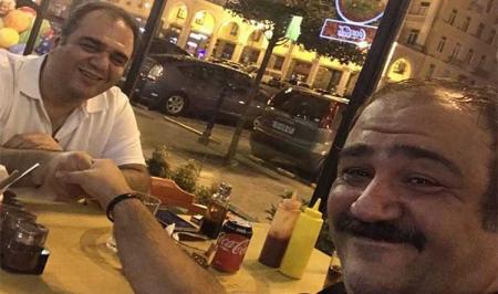 تیپ مهران غفوریان و برادرش در خارج از کشور! + عکس