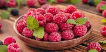 بهبود گوارش با این میوه کوچک و شیرین