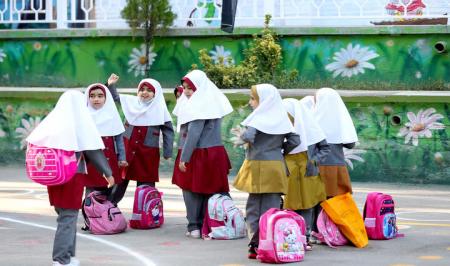 بلایی که کوله‌پشتی نامناسب بر سر دانش آموز شما می‌آورد