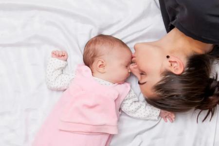 چرا نوزادان بوی خوبی می‌دهند؟