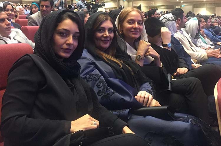 تیپ مهنا‌‌ز‌ ا‌فشا‌ر دیشب در جشن حافظ + عکس