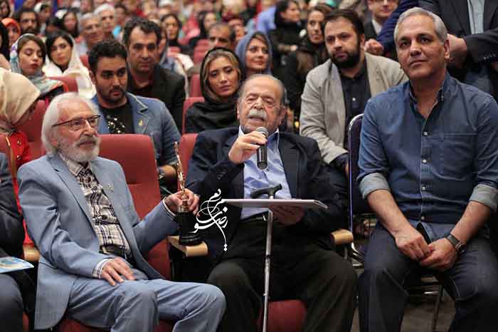تجلیل ویژه از محمدعلی کشاورز با حضور جمشید مشایخی و مهران مدیری + عکس