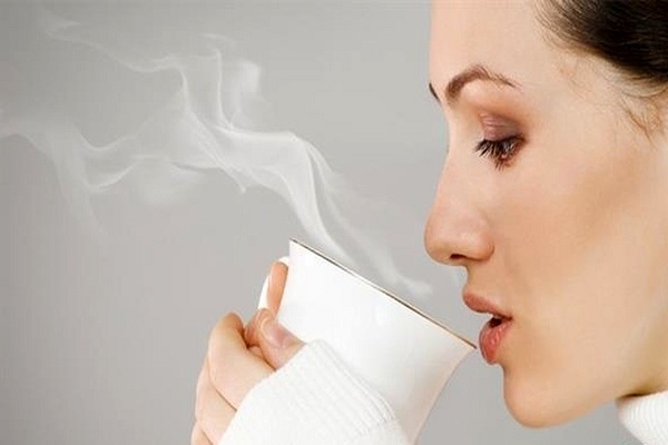 چرا متخصصان توصیه می کنند صبح ناشتا آب گرم  بنوشیم؟ چرا متخصصان توصیه می کنند صبح ناشتا آب گرم  بنوشیم؟