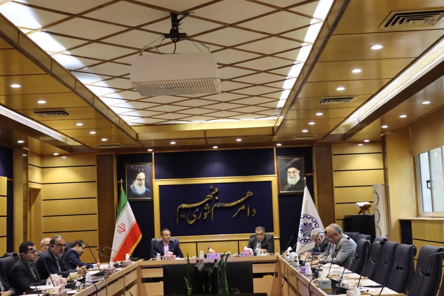 هشتمین جلسۀ کمیسیون مشورتی ستاد علم و فناوری به میزبانی دانشگاه صنعتی شریف برگزار شد 