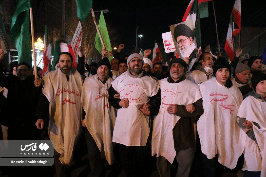 مردم قم برای دفاع از ایران کفن پوشیدند