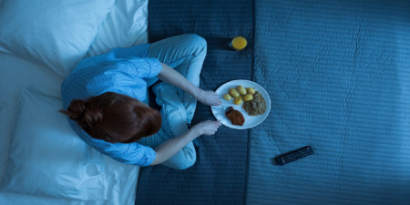 سالم‌ترین و بهترین ساعت برای خوردن شام در شب