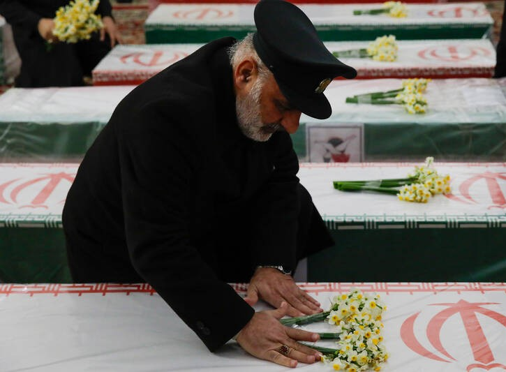 مراسم وداع با شهدای امنیت در حرم امام رضا(ع)+عکس