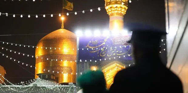 شب عید مبعث در حرم امام رضا(ع)+ عکس