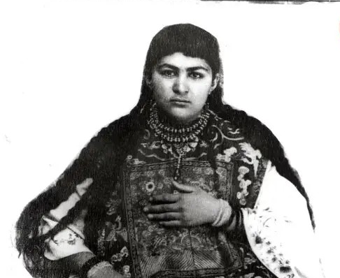 یکی از زیباترین زنان ناصرالدین‌شاه با لباس چینی+عکس