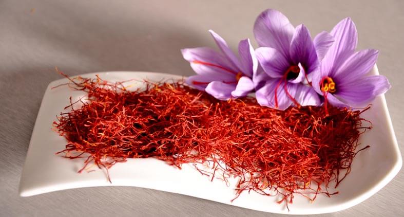  روش‌های سنتی و خانگی تشخیص زعفران تقلبی