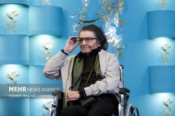 عکسی از مراسم خاکسپاری رضا رویگری در بهشت زهرا  و کسانی که شرکت کردند