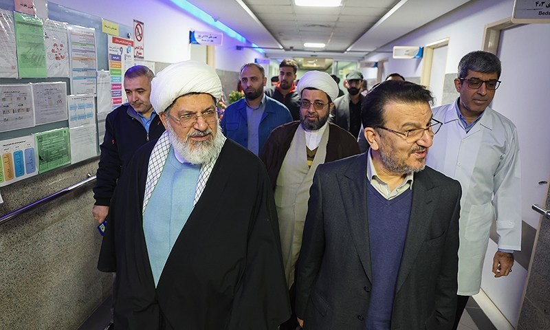 عیادت نمایندگان مقام معظم رهبری از جانبازان جنگ تروریستی اخیر+ عکس