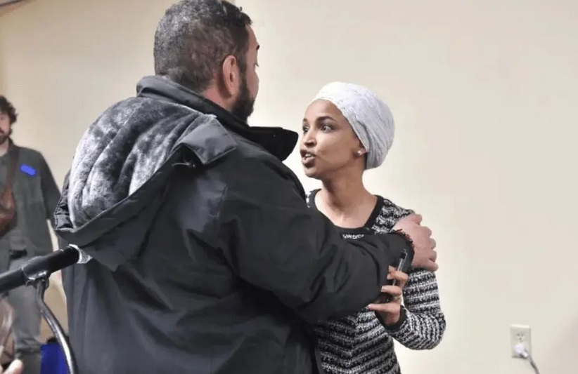 تصویر/ حمله با سرنگ به ایلهان عمر 