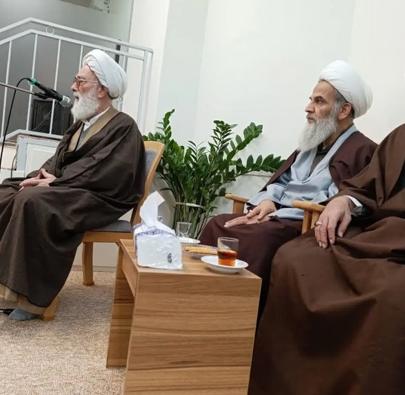 تصویر/ تجمع اساتید حوزه در حمایت از رهبر انقلاب 