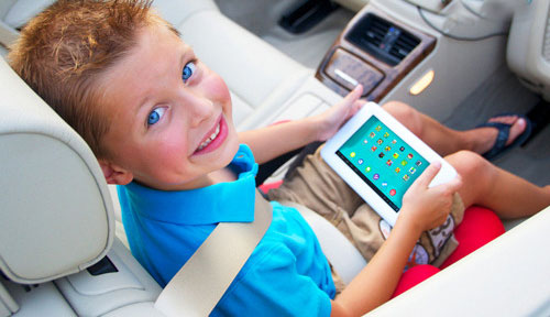 چگونه استفاده کودکان از برنامه‌های تلفن همراه را مدیریت کنیم؟