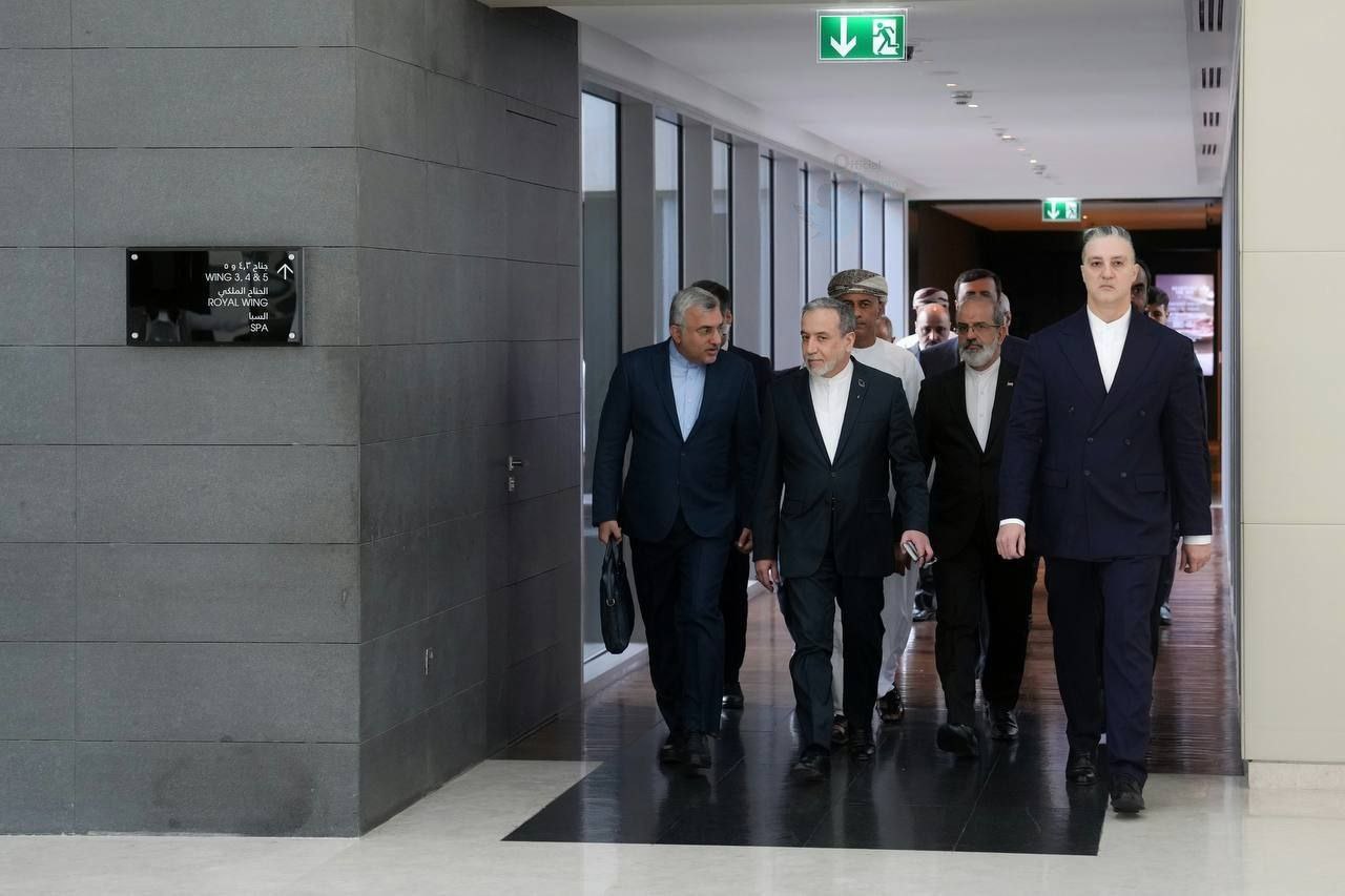 تصاویری از عزیمت وزیر امور خارجه به محل دیدار با وزیر امور خارجه عمان