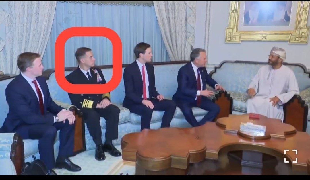 تصویری از حضور فرمانده سنتکام در کنار داماد ترامپ در هیئت مذاکره کننده امریکا