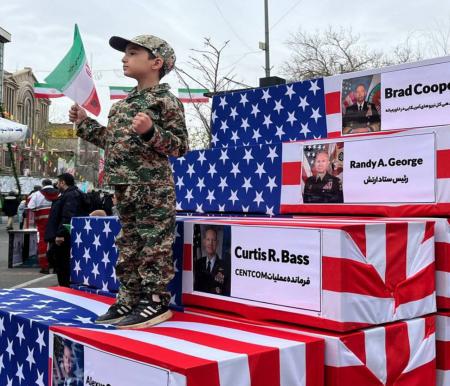تابوت فرماندهان ارشد آمریکایی در راهپیمایی ۲۲ بهمن ماه