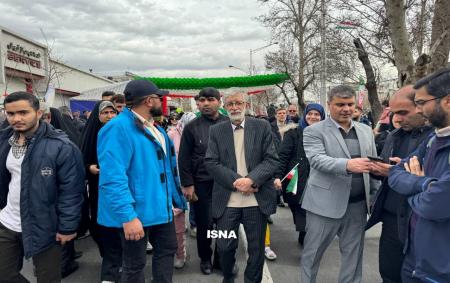حضور حداد عادل، عضو مجمع تشخیص مصلحت نظام در راهپیمایی ۲۲ بهمن