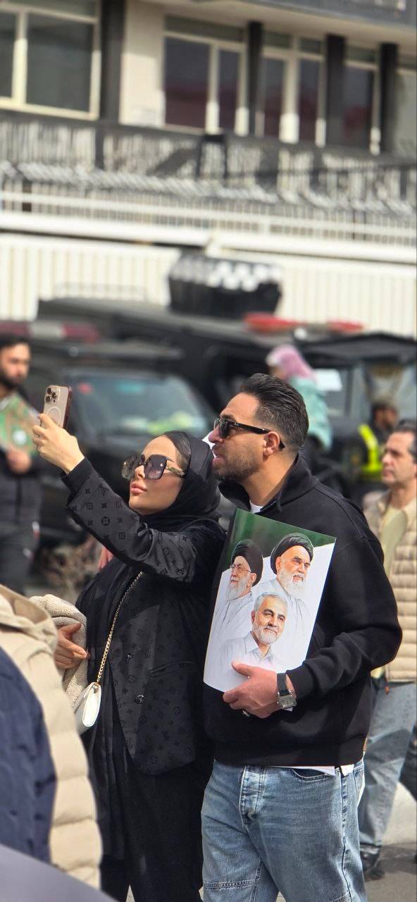 سلفی متفاوت یک زوج جوان در راهپیمایی امروز  تهران 