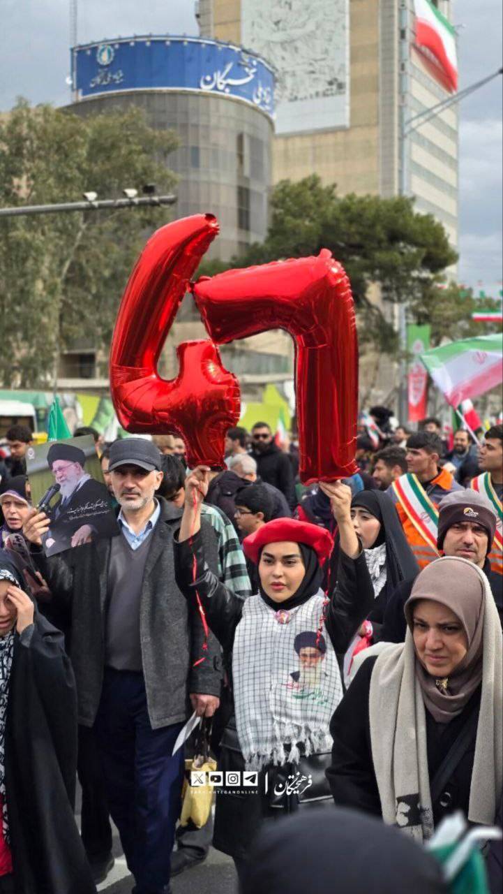 خانم تهرانی ۴۷ سالگی انقلاب را این طور جشن گرفت+عکس