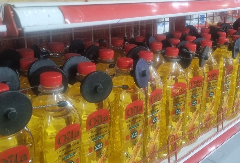 تصویر عجیب از قرار دادن دزدگیر روی بطری‌های روغن