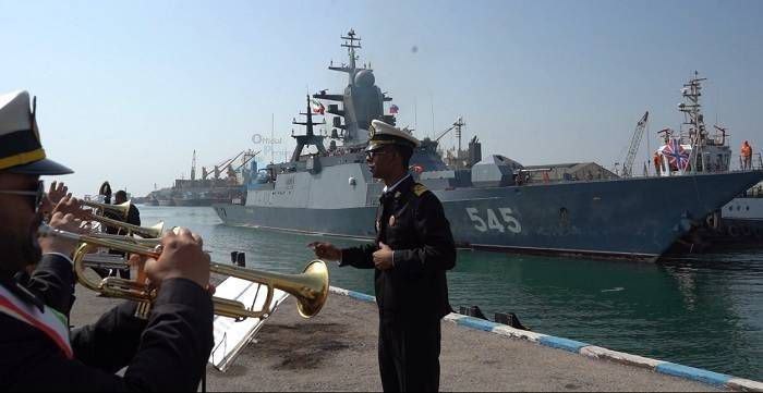 پهلوگیری ناو بالگردبر استویسکی روسیه در بندرعباس+عکس