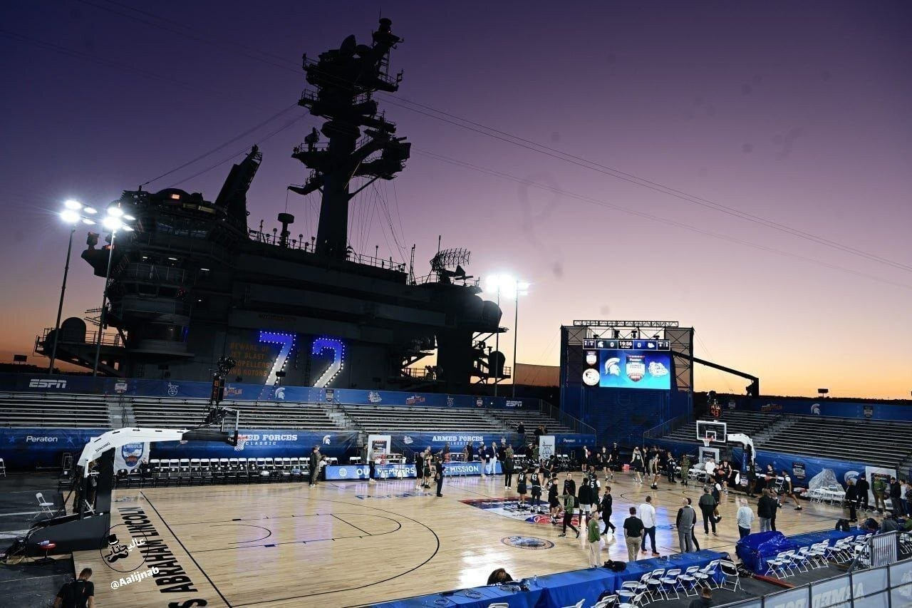 زمین بسکتبال حرفه‌ای روی عرشه ناو هواپیمابر آبراهام لینکلن!+عکس