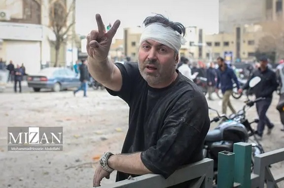 تصویر معنادار از مجروح  حملات آمریکا و اسرائیل به میدان فردوسی 