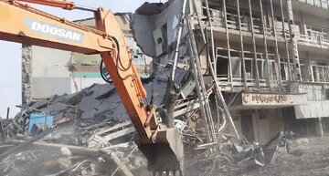 تخریب شدید ساختمان هلال احمر مهاباد درپی حمله هوایی+ تصاویر