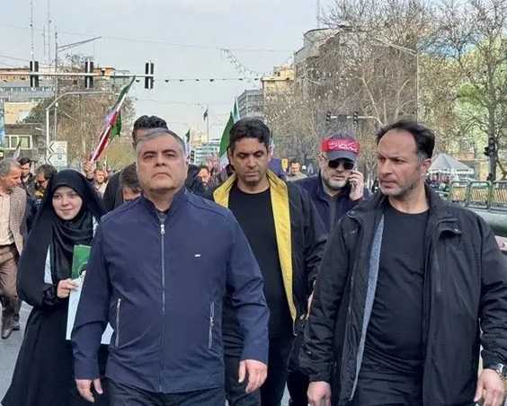  ژست متفاوت وزیر نفت در تجمع امروز تهران 