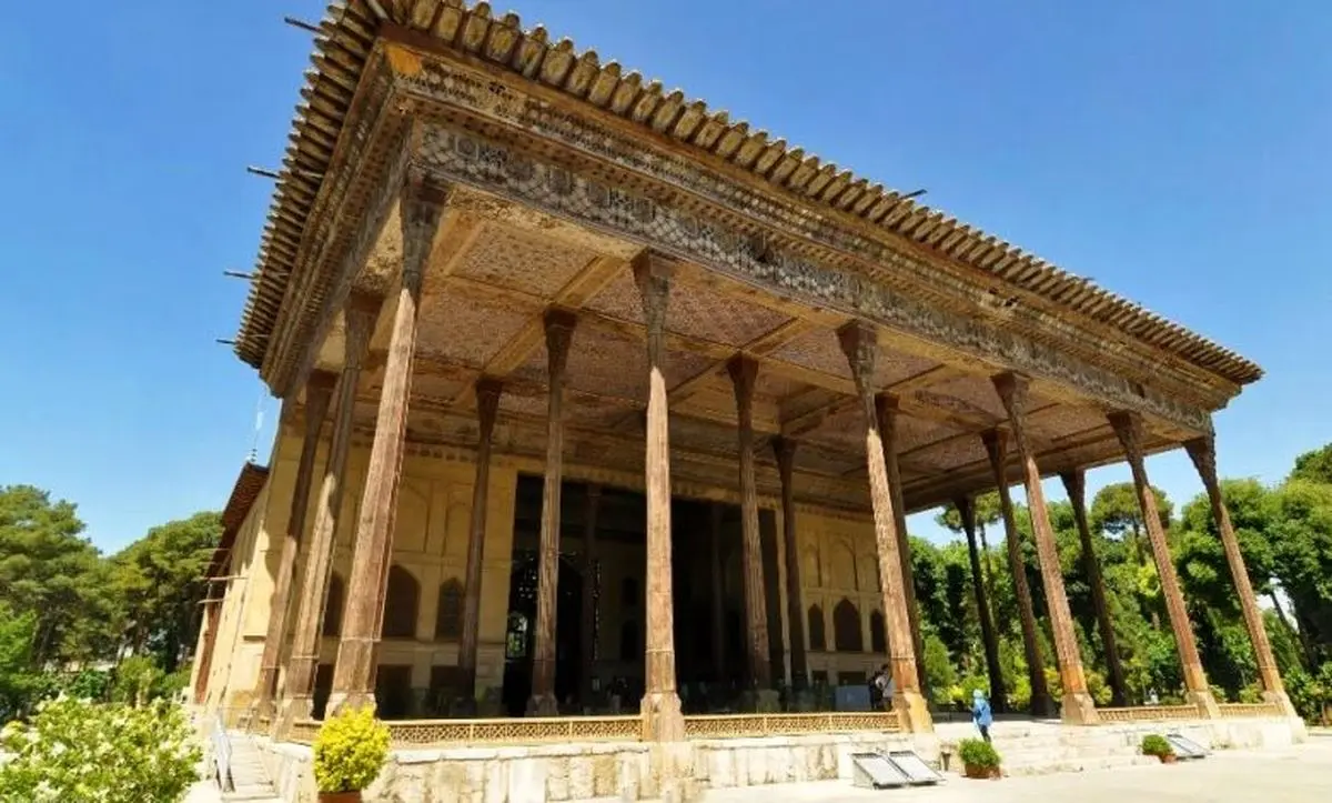 تخریب کاخ چهل‌ستون در حمله به اصفهان+عکس