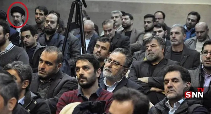 تصویری قدیمی از حضور آیت‌الله مجتبی خامنه‌ای در مدرسه فرزندشان
