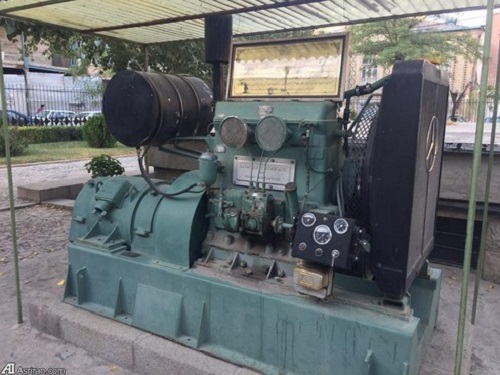 موتور برق عتیقه مرسدس بنز در آرامگاه نادرشاه + عکس