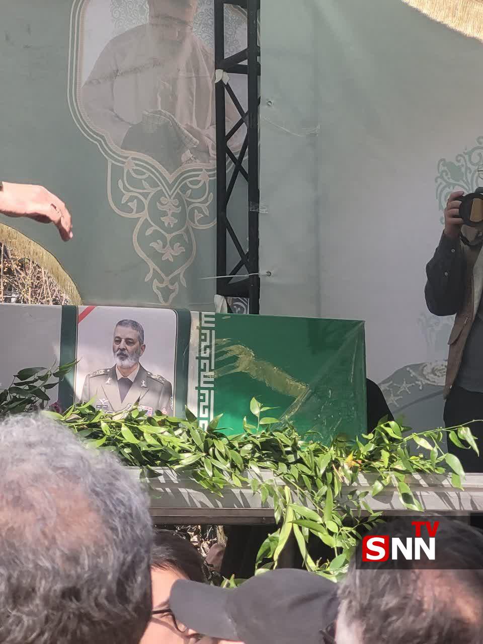 تصویری از تابوت شهید امیر سپهبد سید عبدالرحیم موسوی در مراسم تشییع امروز