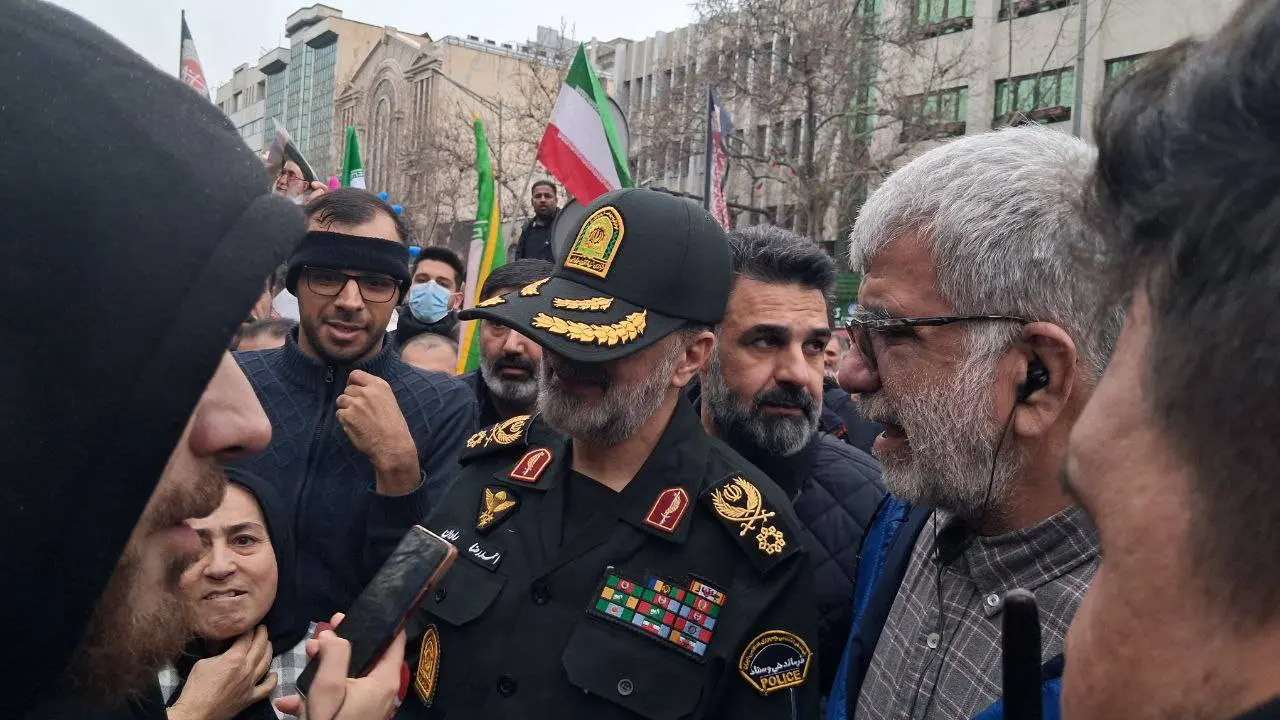 سردار رادان در لباس نظامی در راهپیمایی امروز+ عکس