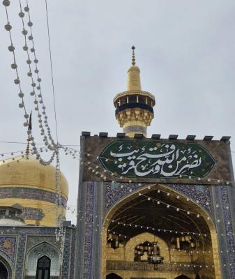 نصب یک کتیبه جدید و معنادار در حرم مطهر امام رضا (ع)