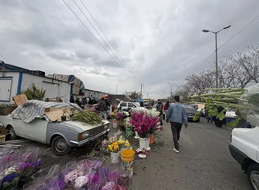 عکس/حال و هوای بازار گل تهران در آستانه سال تحویل 