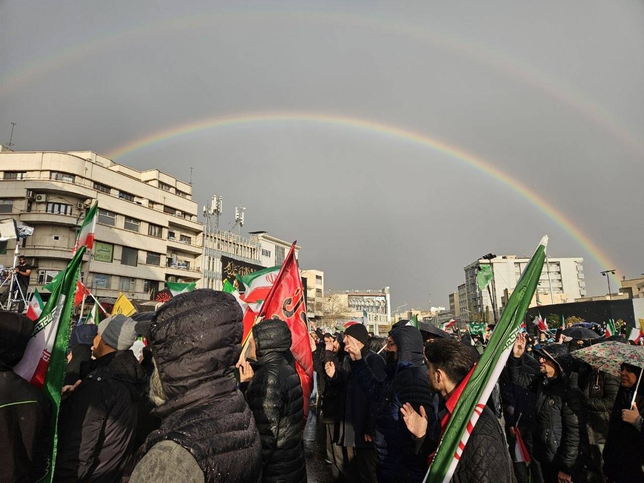 عکس/هم‌اکنون؛ آسمان تهران میدان انقلاب
