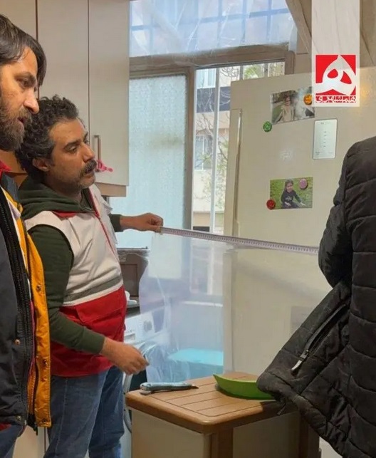  تصاویری از حضور بازیگر گاندو در جمع امدادگران 
