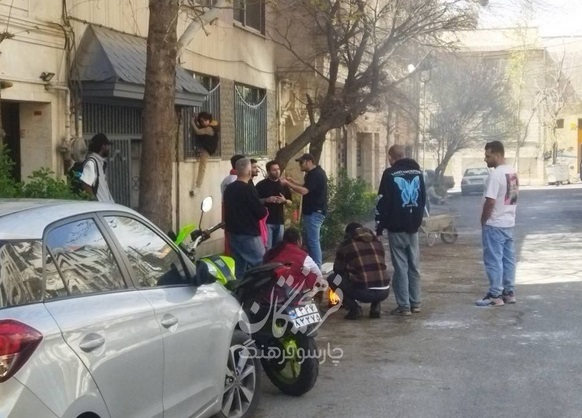 عکسی که از کارگردان زخم کاری در تهران وایرال شد 