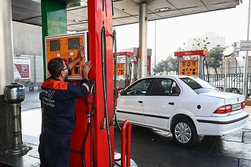 تهران: زیر بمباران هستیم کسی با ما از قیمت سوخت حرف نزند +عکس