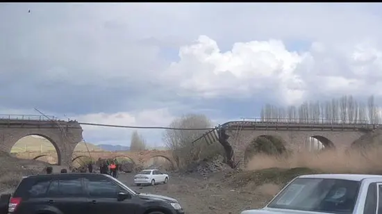 حمله هوایی به پل راه آهن روستای امین‌آباد زنجان+ عکس