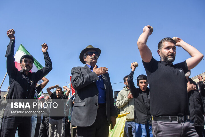  آیین سنتی سنگ زنی مردم روستای اعلاء سمنان در اربعین رهبر شهید انقلاب+ تصاویر