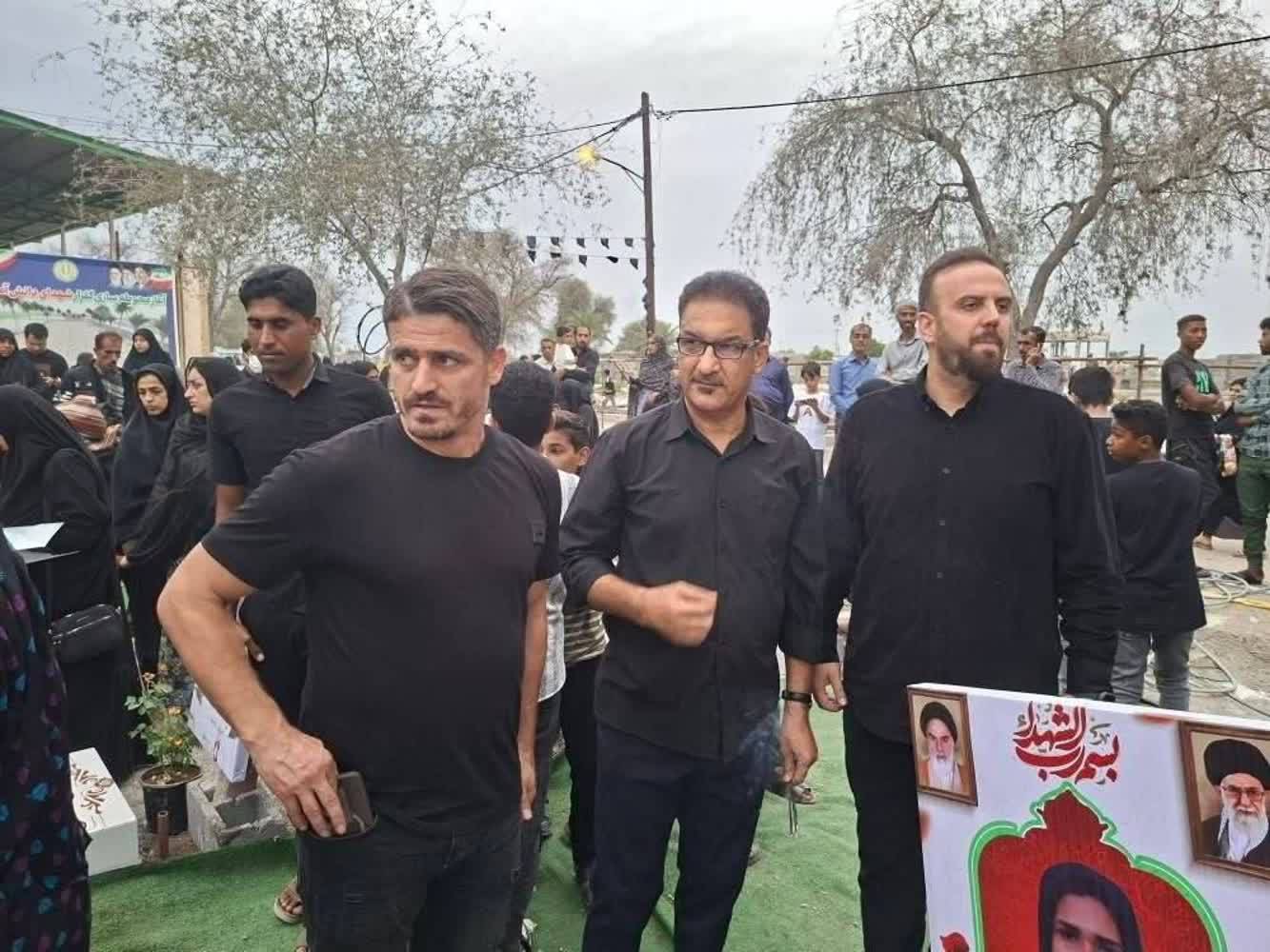 حضور وریا غفوری در مراسم چهلم کودکان میناب+عکس